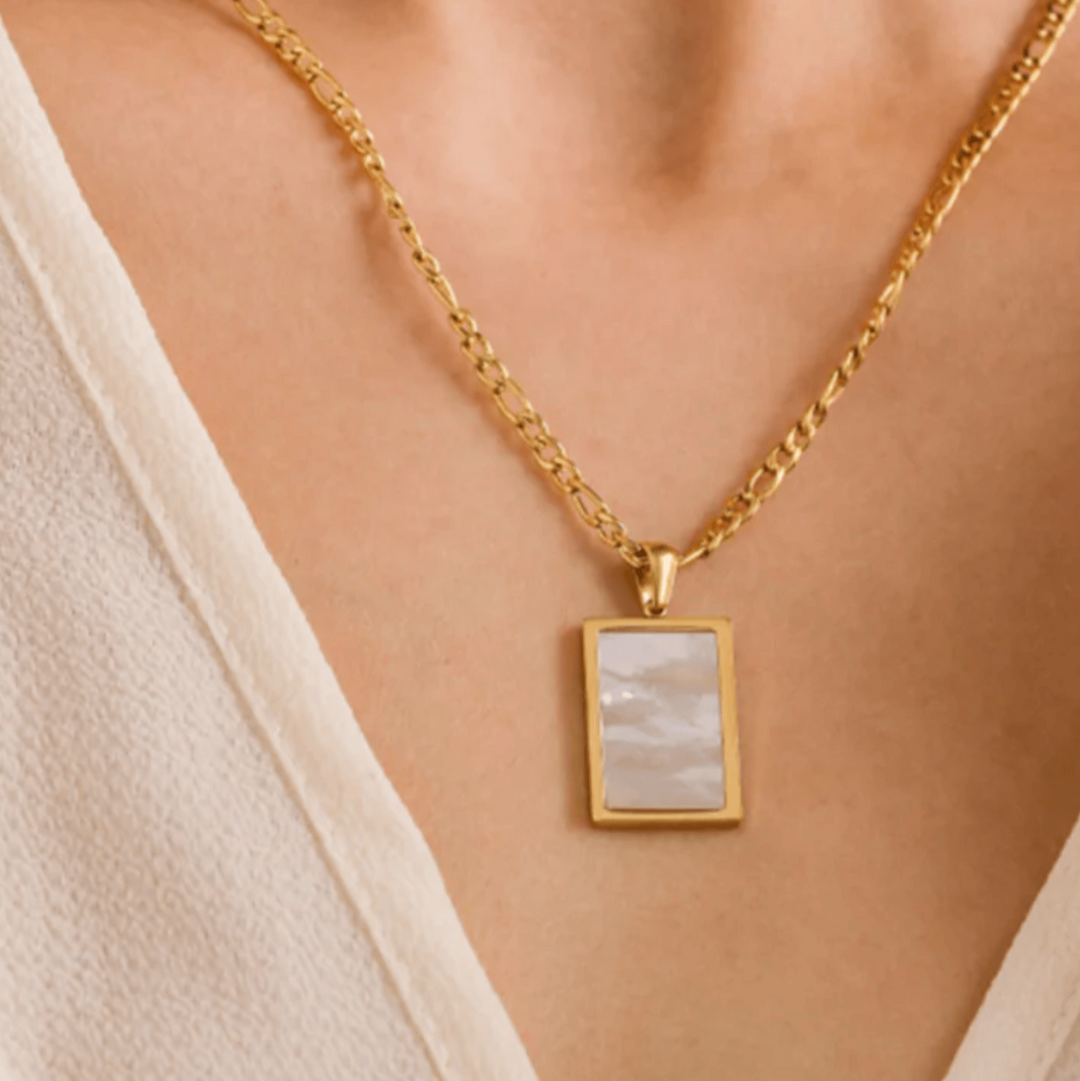 Mother of Pearl Pendant Necklace on Non-tarnish 18K Gold Waterproof Figaro Chain layering necklace 